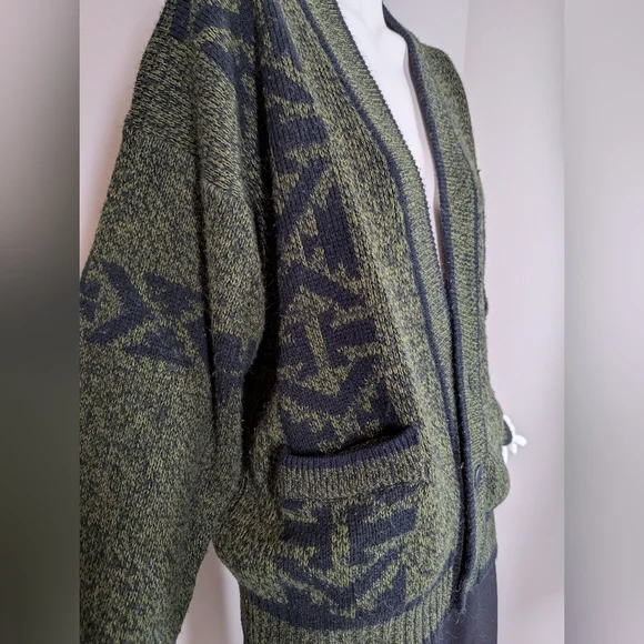 Vintage 80s/90s Graphic Knit Cardigan – Academia Patch – Moss Green Preppy - Picture 5 of 9